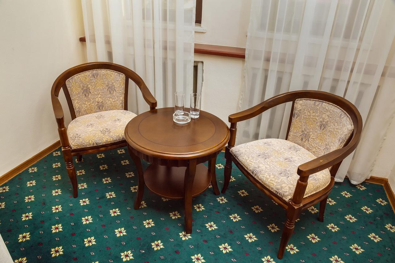 אלמטי Stary Melnik Hotel מראה חיצוני תמונה