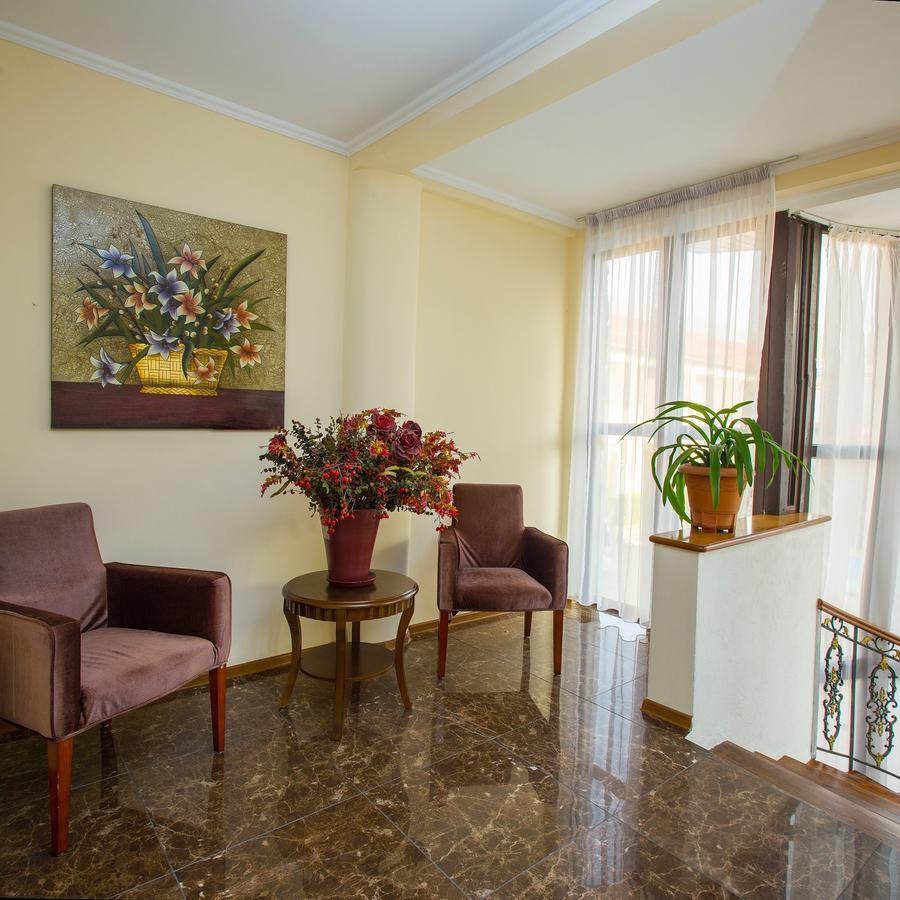 אלמטי Stary Melnik Hotel מראה חיצוני תמונה