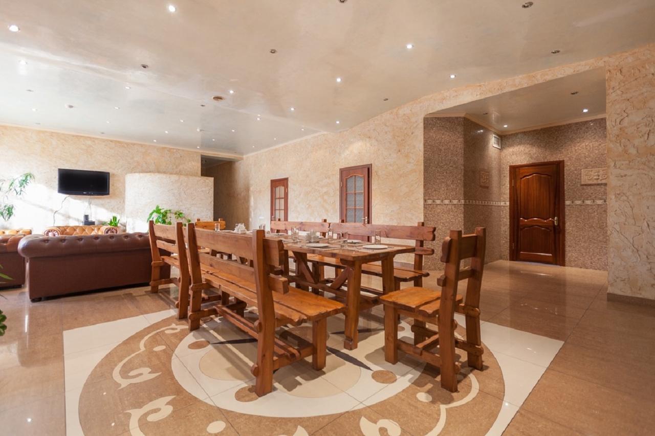 אלמטי Stary Melnik Hotel מראה חיצוני תמונה