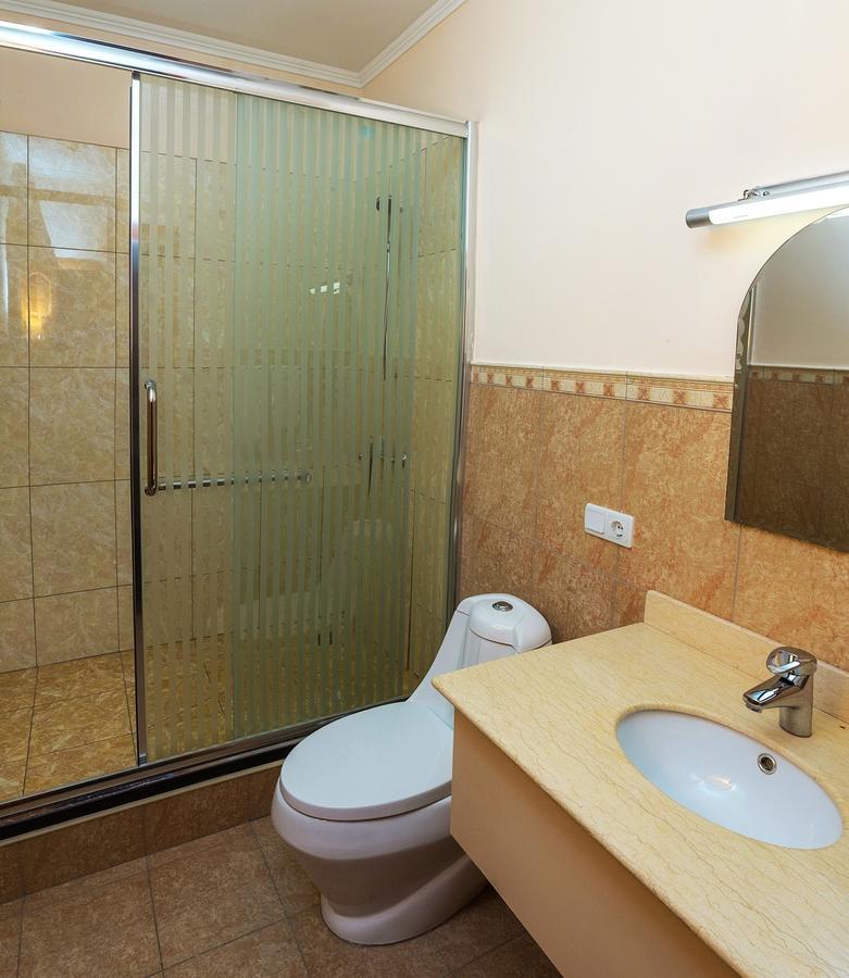 אלמטי Stary Melnik Hotel מראה חיצוני תמונה