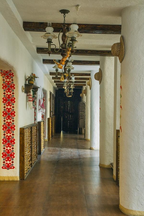 אלמטי Stary Melnik Hotel מראה חיצוני תמונה