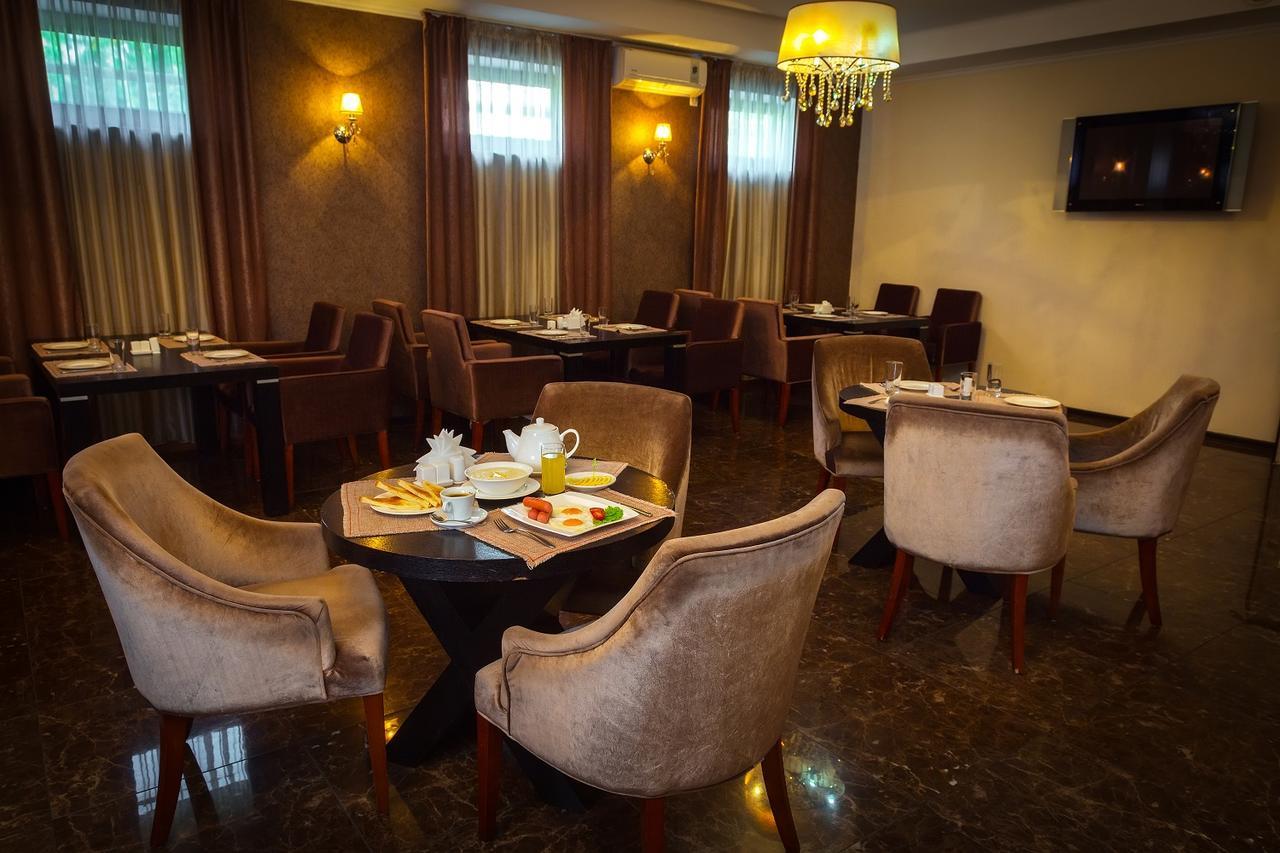 אלמטי Stary Melnik Hotel מראה חיצוני תמונה