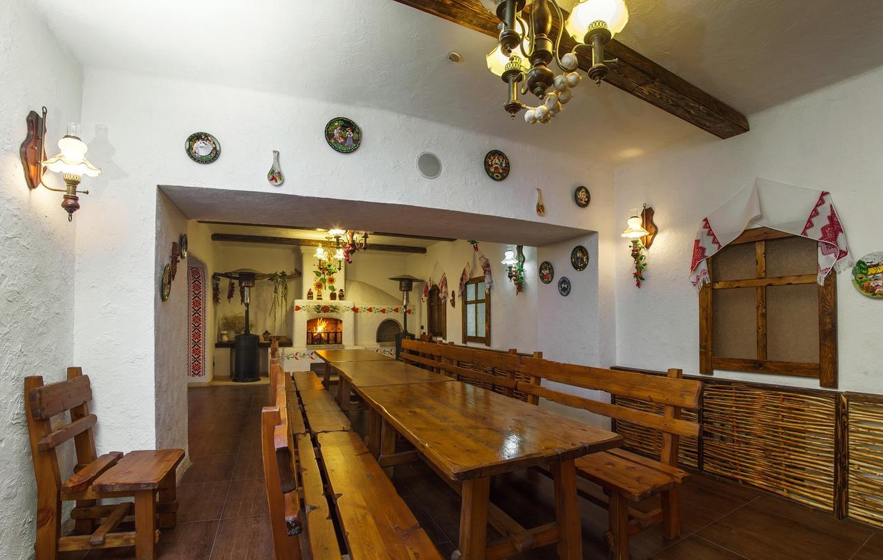 אלמטי Stary Melnik Hotel מראה חיצוני תמונה