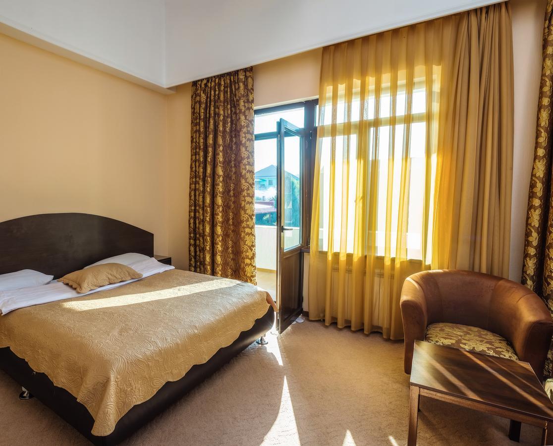 אלמטי Stary Melnik Hotel מראה חיצוני תמונה