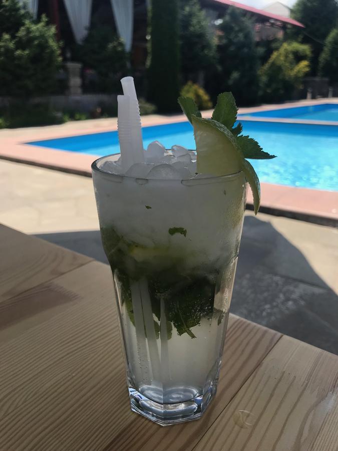 אלמטי Stary Melnik Hotel מראה חיצוני תמונה