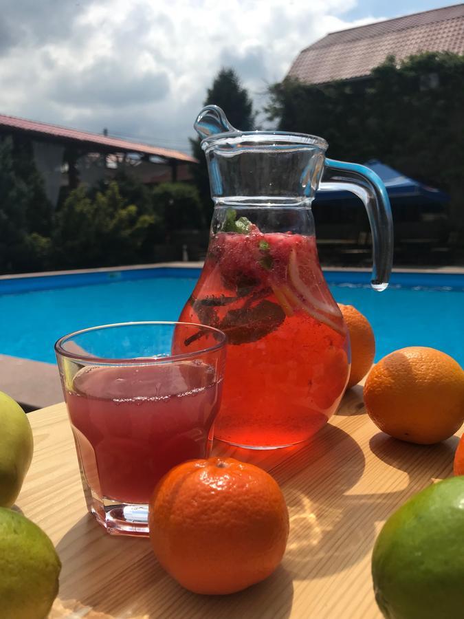 אלמטי Stary Melnik Hotel מראה חיצוני תמונה