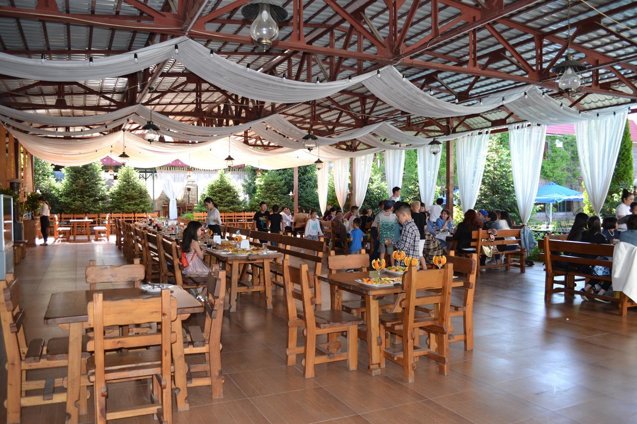 אלמטי Stary Melnik Hotel מראה חיצוני תמונה