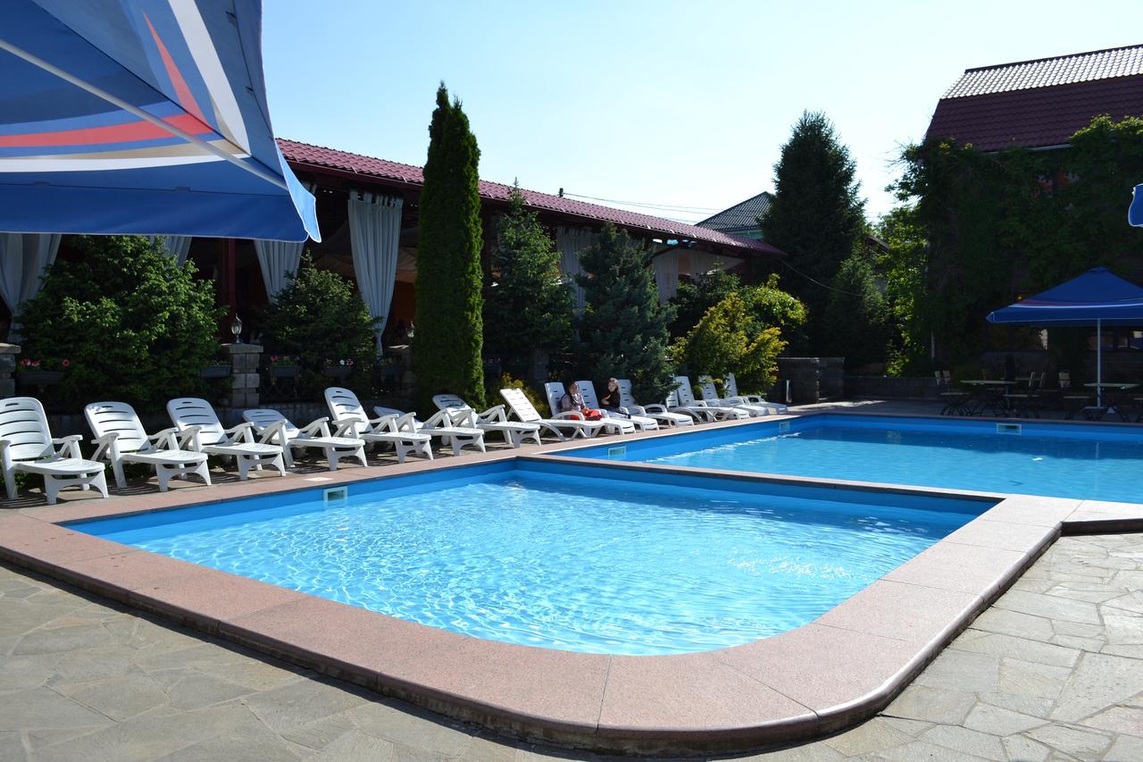 אלמטי Stary Melnik Hotel מראה חיצוני תמונה